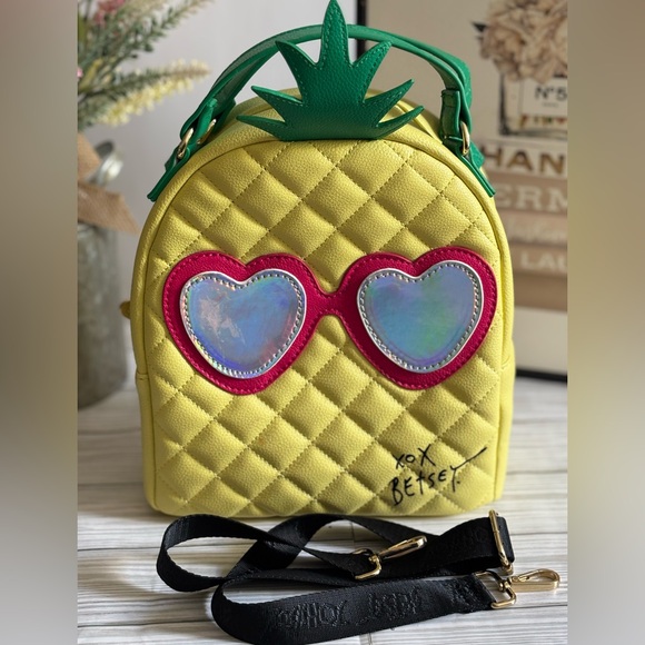 Betsey Johnson Pinepple Lunch Bag - Picture 1 of 8